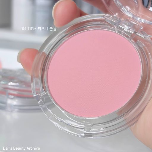 여리여리한 딸기 우유 색감의 루미르 04 피오니 블룸 블러셔
